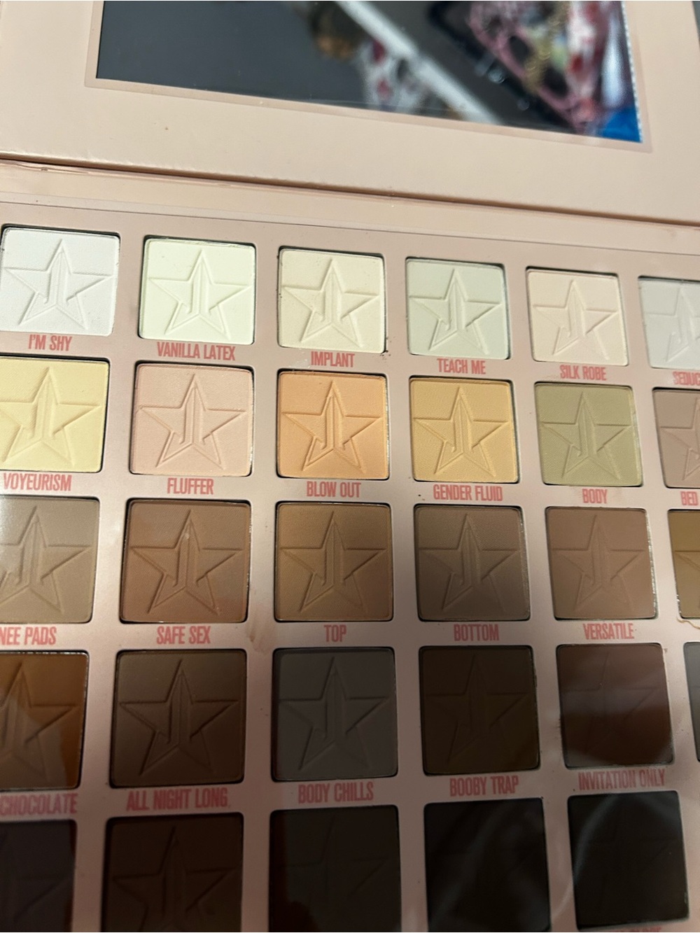 Jeffree Star Neutral Brown & Nude Eyeshadow Palette - Picture 4 of 5
